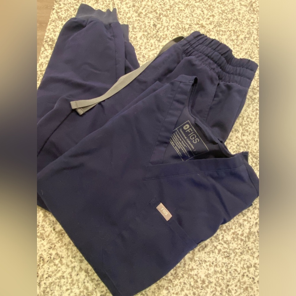 WearFIGS scrub set